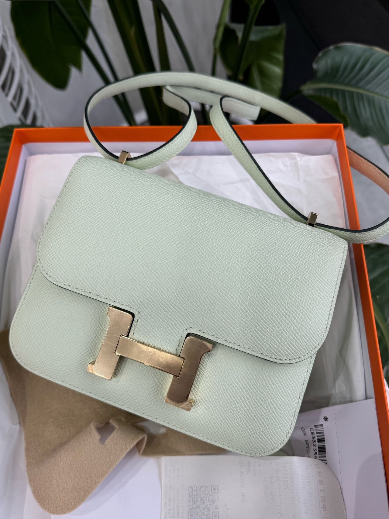 Hermes 爱马仕 0S气泡绿康康 Constance mini 淡金扣 Epsom皮 B刻 全套带镜子 很清新的颜色 六万多带走 缩略图