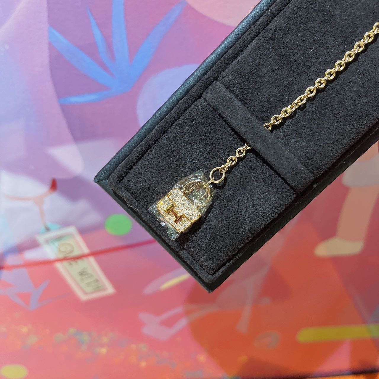 Hermes  玫瑰金满钻康康手链  配货折扣 公价六万左右 配货骨折  超级bling bling的康康满钻的手链戴在手上十分赏心悦目