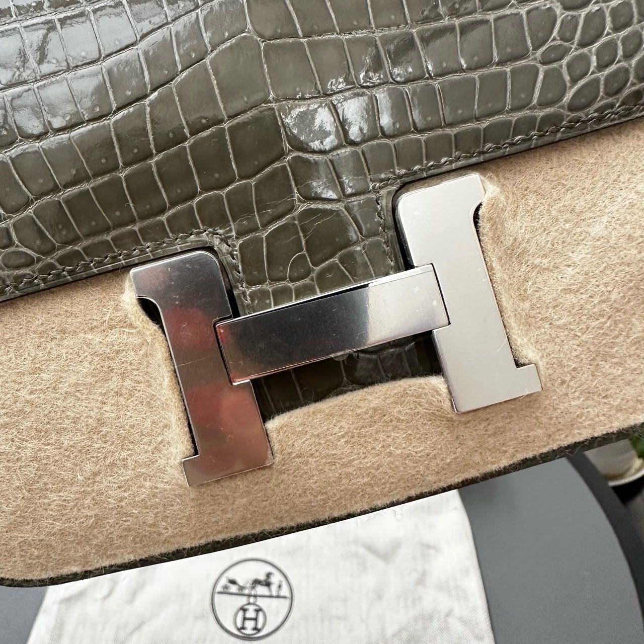 Hermes 爱马仕 81斑鸠灰亮面倒V鳄鱼康康 Constance mini 银扣 U刻 全套带票证 缩略图