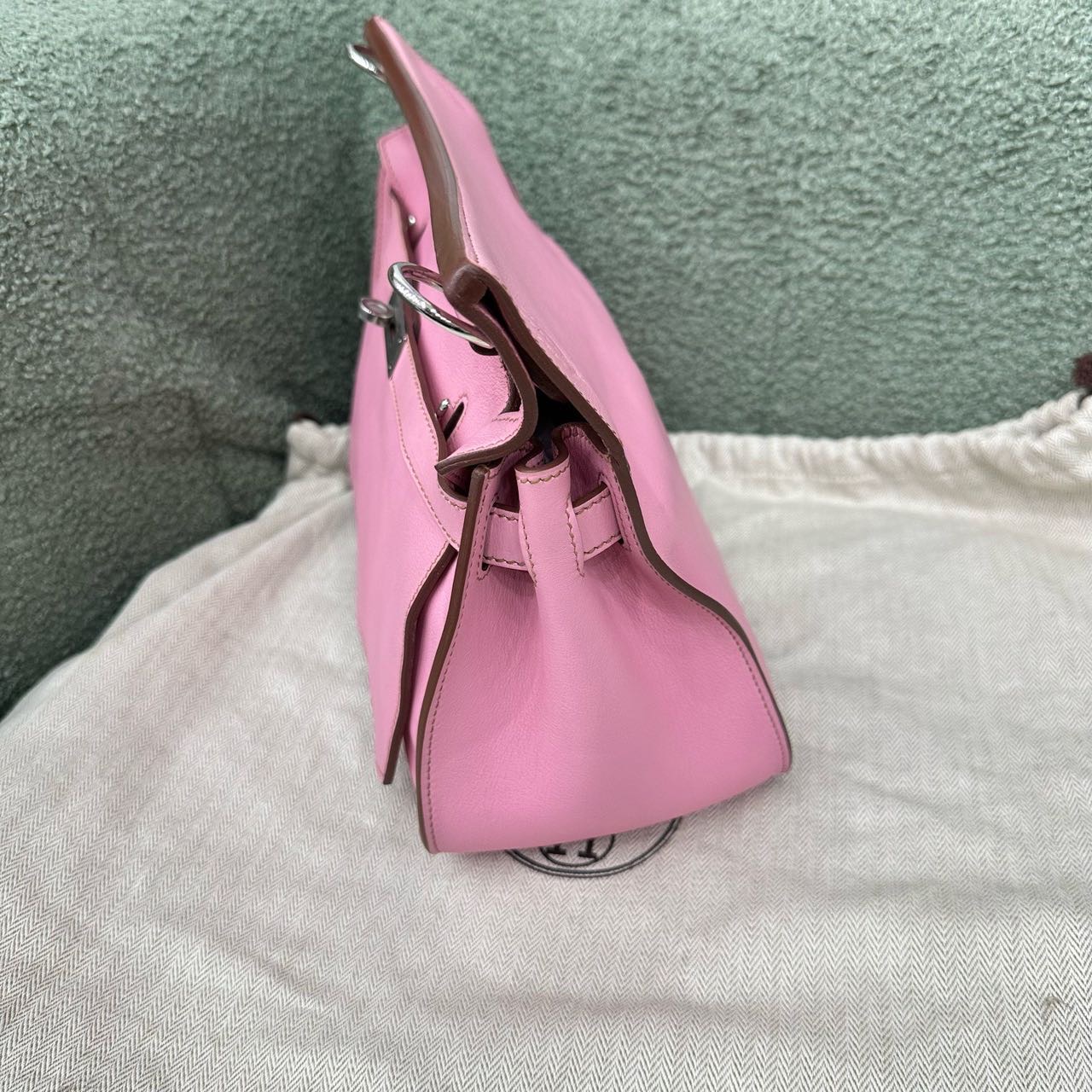 Hermes 爱马仕 5P樱花粉吉普赛28 银扣 swift皮 框N刻
配件 尘袋 肩带 缩略图
