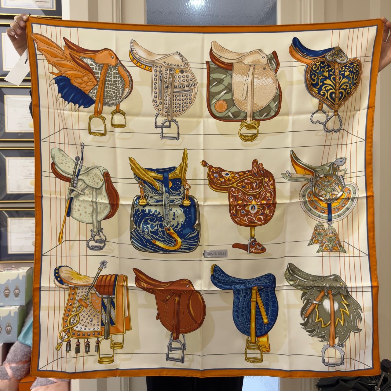 Hermes 爱马仕  100%真丝90丝巾 带盒子