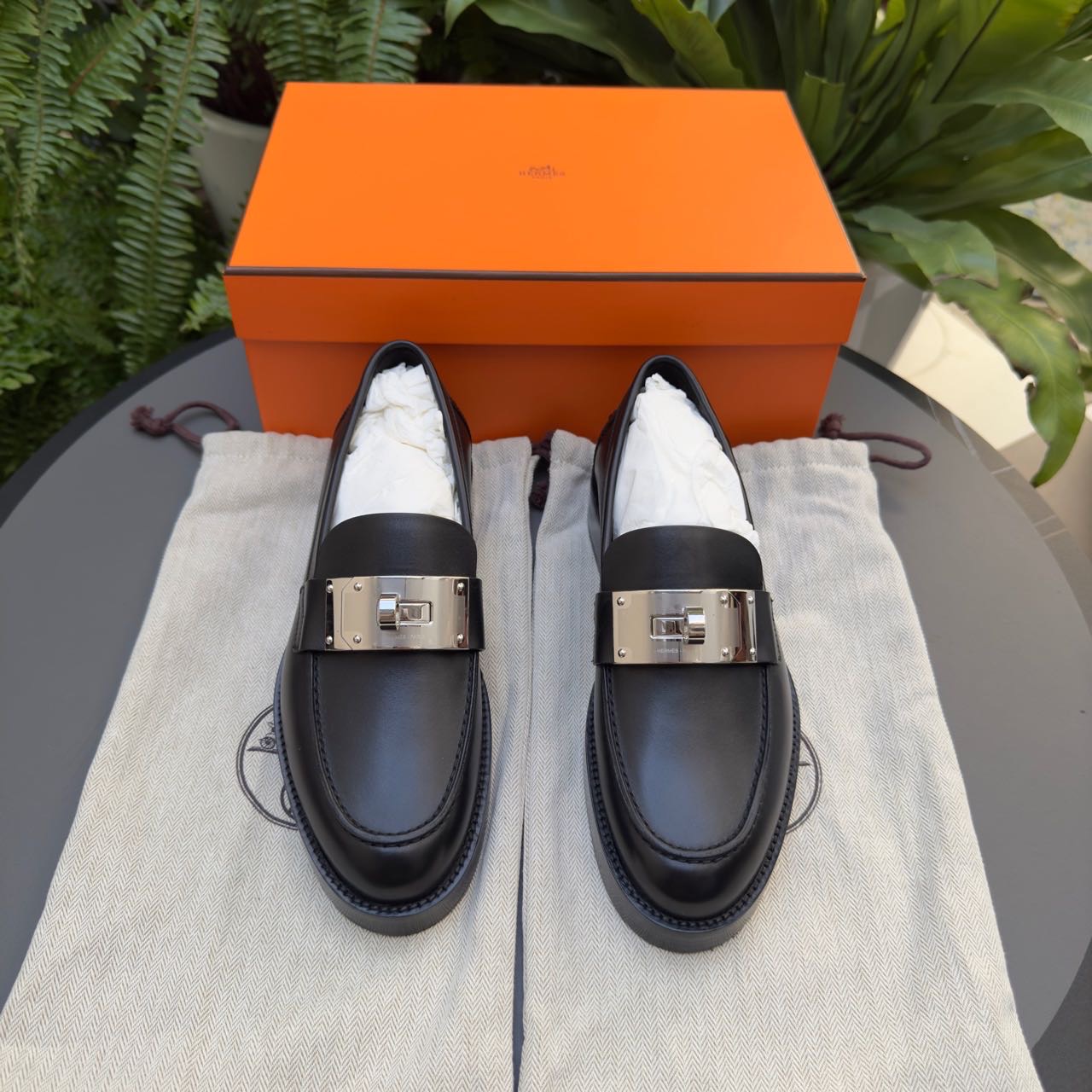 Hermes 爱马仕 黑银Kelly扣皮鞋  37码 带盒