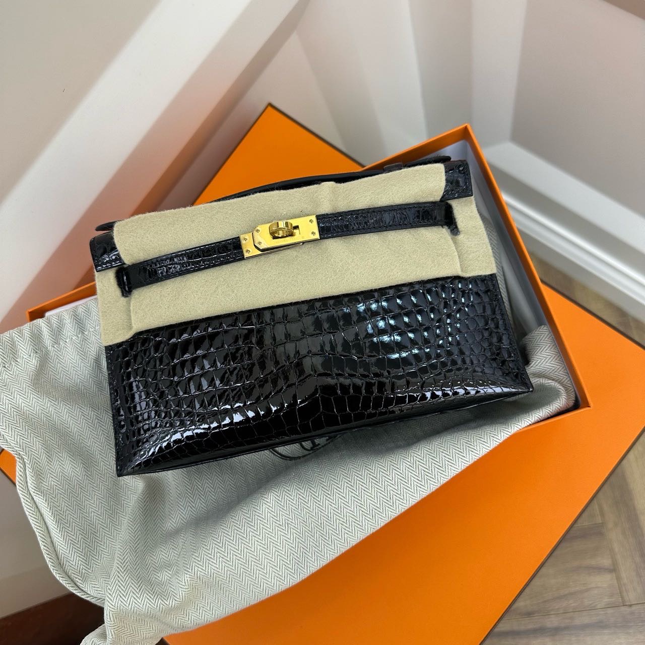 Hermes 爱马仕 黑金mini Kelly一代 亮面倒V鳄鱼 B刻 全套带票证