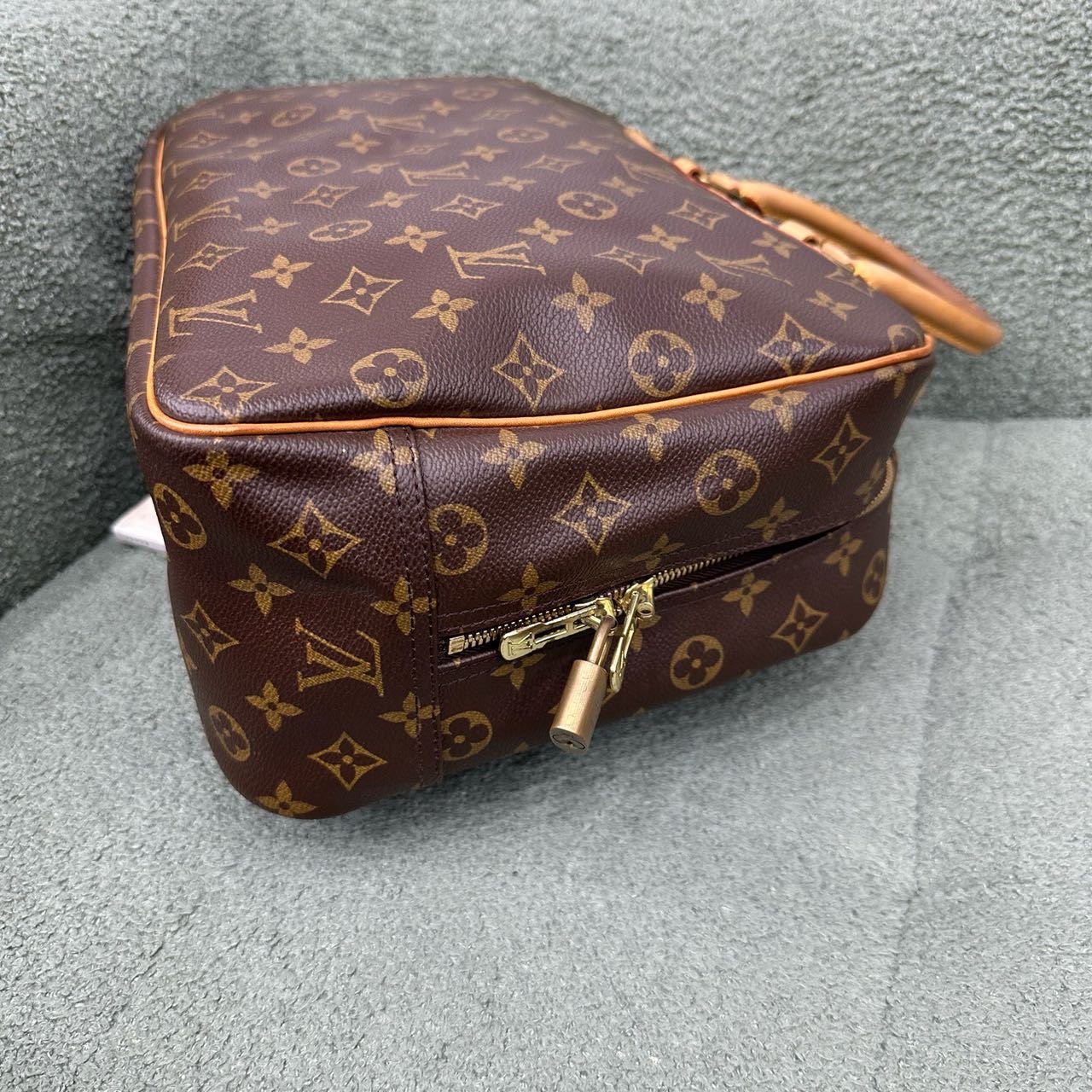 A级 LV 路易威登 老花珍妮中号 全原无裂 缩略图