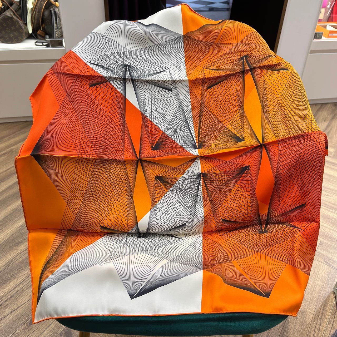 N级  Hermes  65×65厘米  丝巾  带盒子