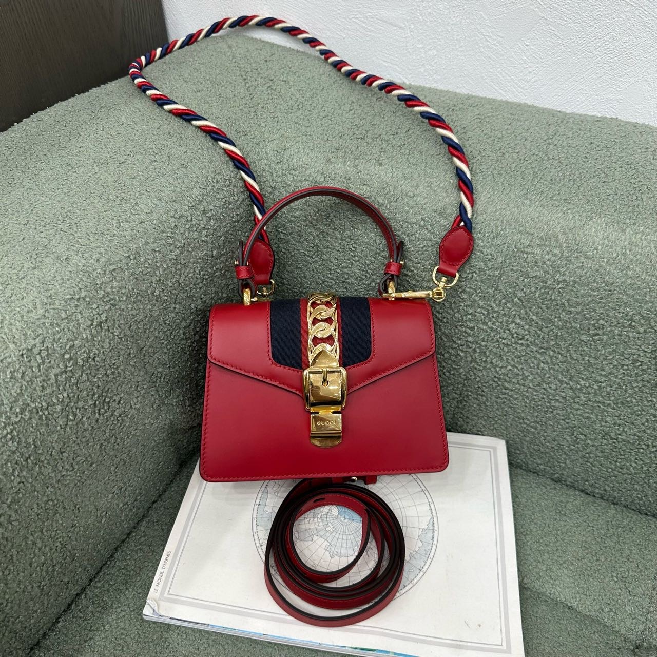 A级 Gucci 古驰塞尔维亚斜挎包