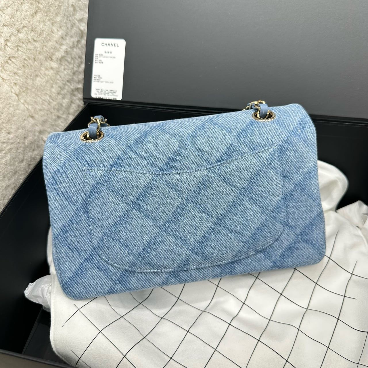 N级 Chanel 香奈儿 牛仔CF小号 钢印款 带盒子尘袋
公价六万多 现在省很多 可以送人 缩略图