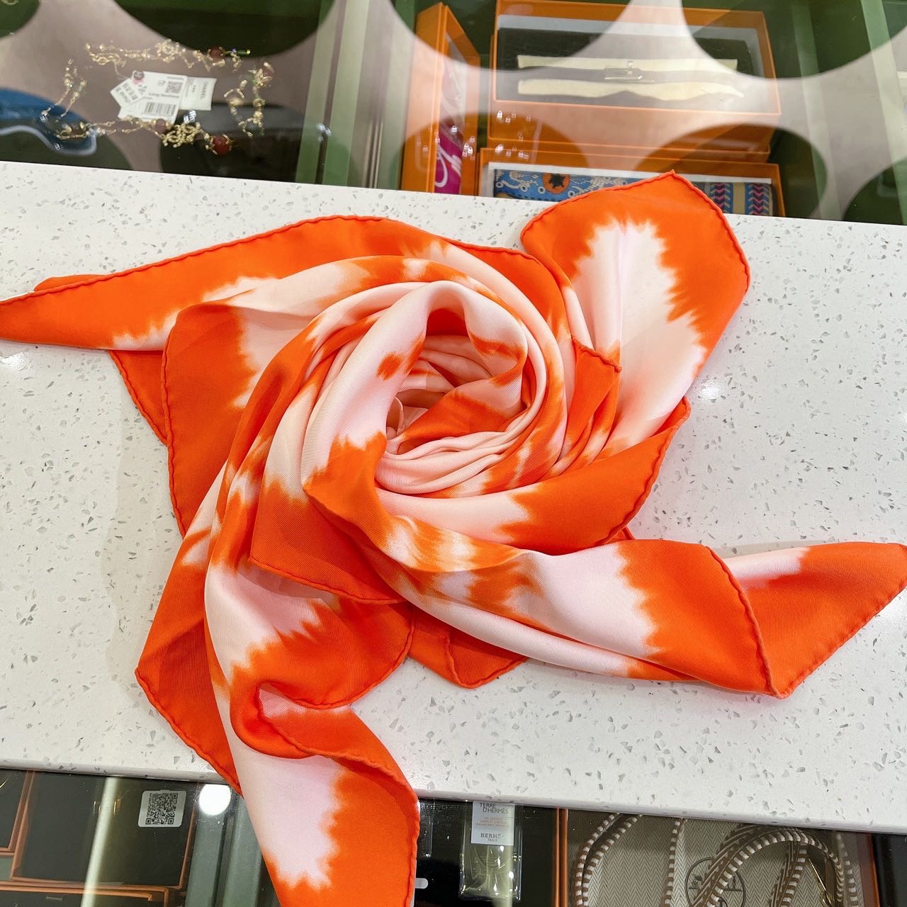 Hermes  90*90丝巾  全新带盒  配货好价 缩略图