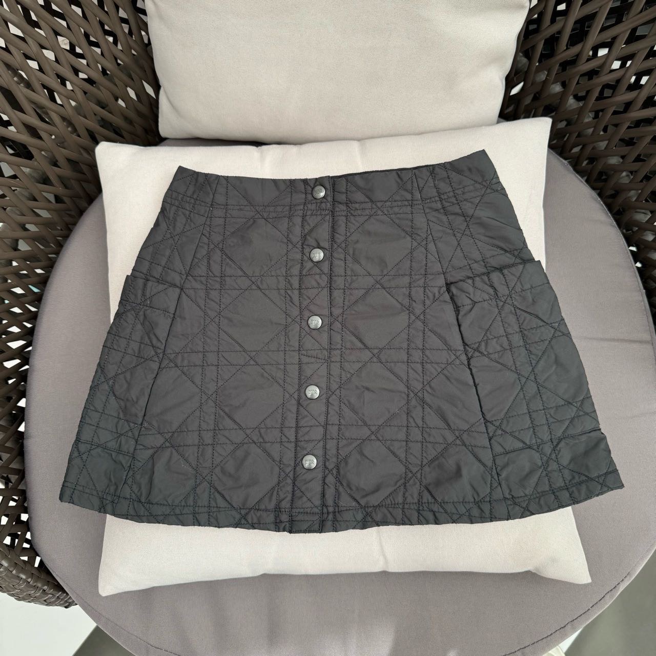 A级 Dior 迪奥 女士棉制超短裙 童装 10码
腰围30cm 裙长33cm