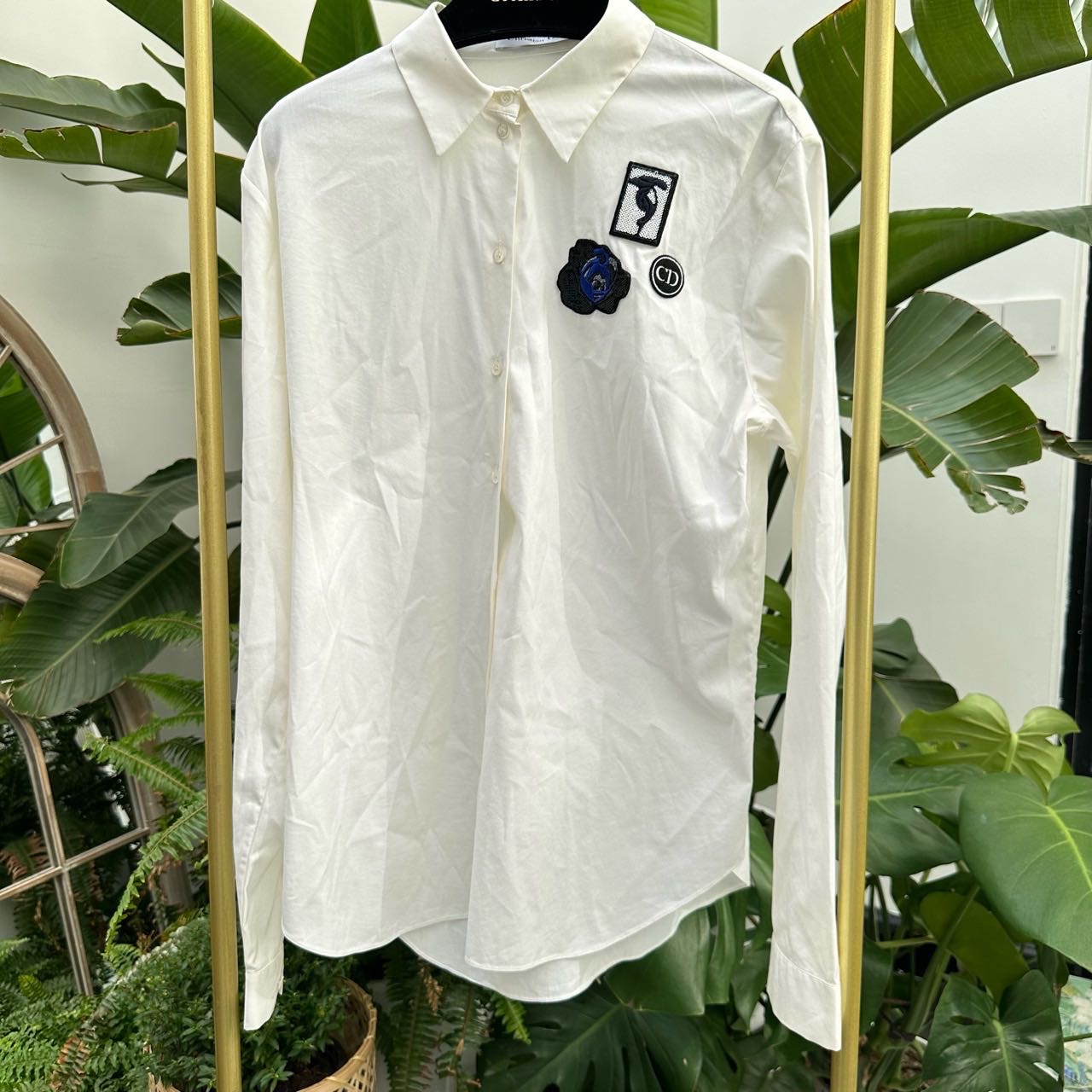 A级 Dior  白色衬衫
衣长70✖️胸围50*2✖️肩宽40 4号
