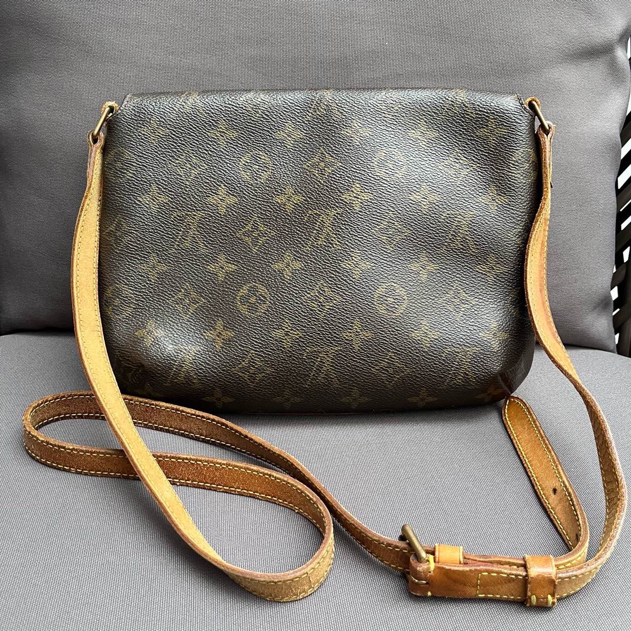 二手精品  Lv 路易威登 单肩斜挎包 成色如图 通勤必备 喜欢的来！ 缩略图