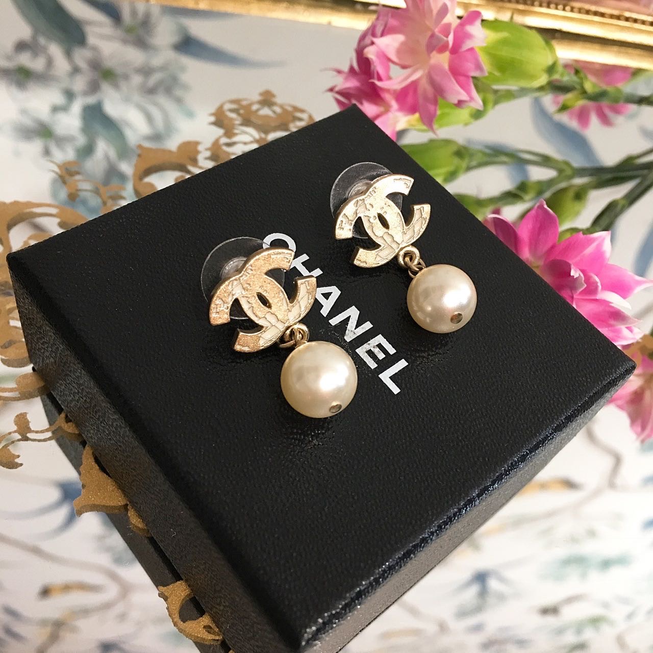 Chanel  斑驳做旧地球双C   稀有珍珠耳饰   耳钉  价格超好