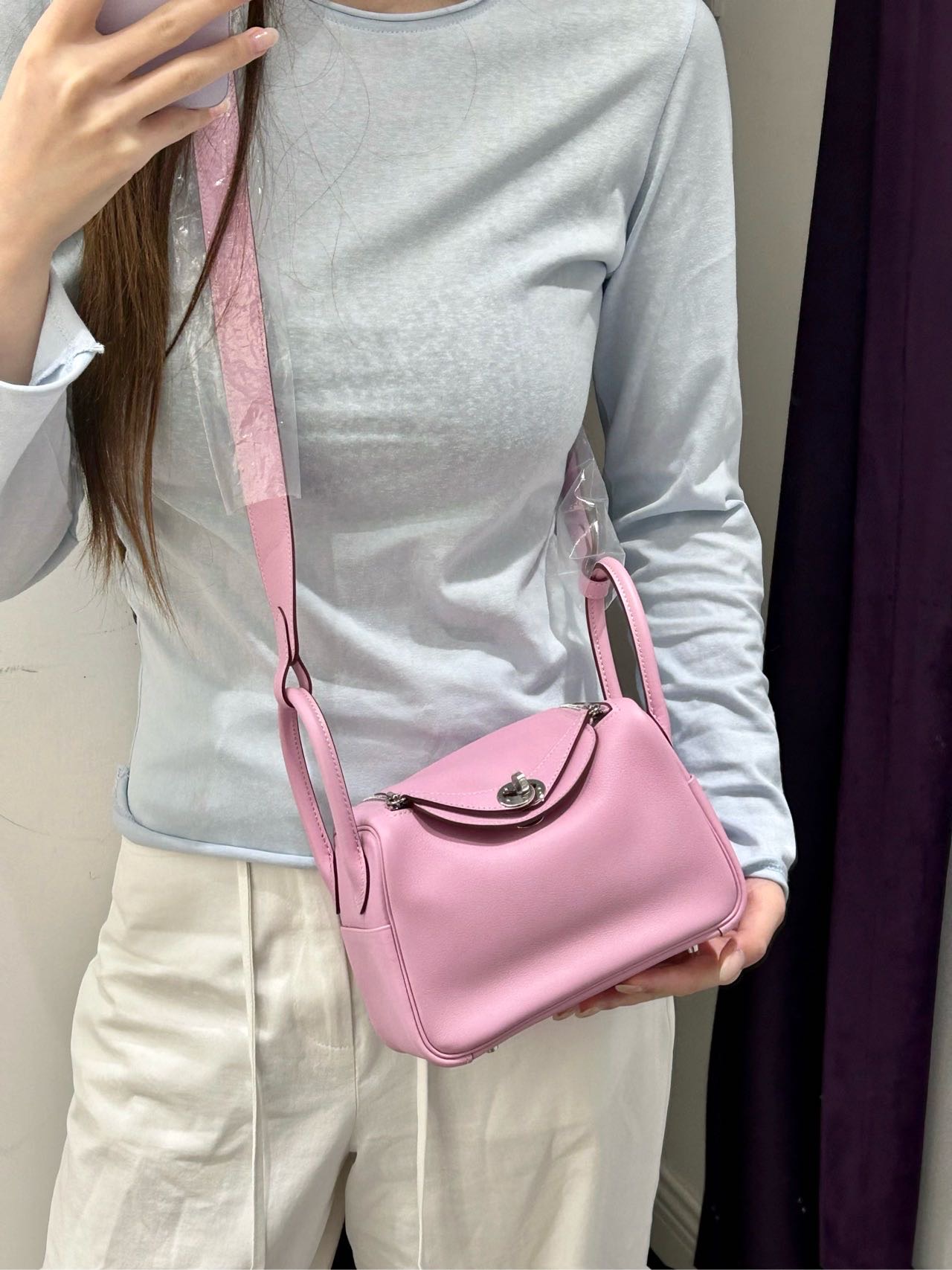 N级  Hermes 爱马仕mini lindy 银扣
X9锦葵紫  swift牛皮   Z刻全套
很漂亮的粉色包包 价格不错！ 缩略图