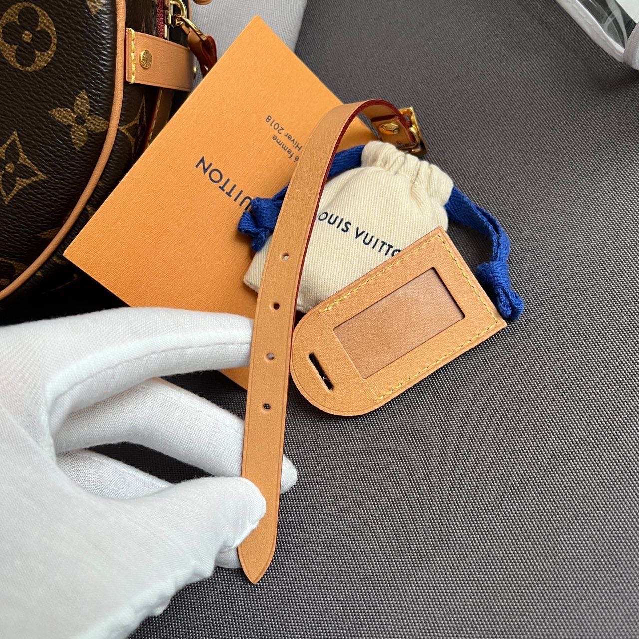 N级  LV 路易威登 软圆饼  老花软饼  大号 好看又百搭肩带可调节长短 缩略图