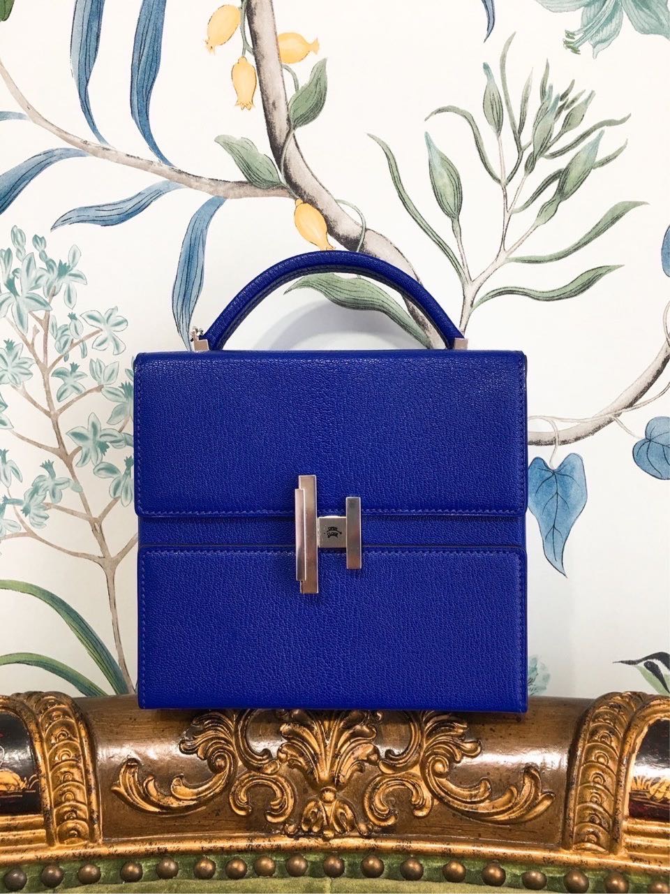 N级  现货   Hermes 爱马仕秀款盒子包 7T电光蓝
蓝色 左岸潇同款  现在越来越少啦！很特别
原价七万多  这只未使用过  价格很好