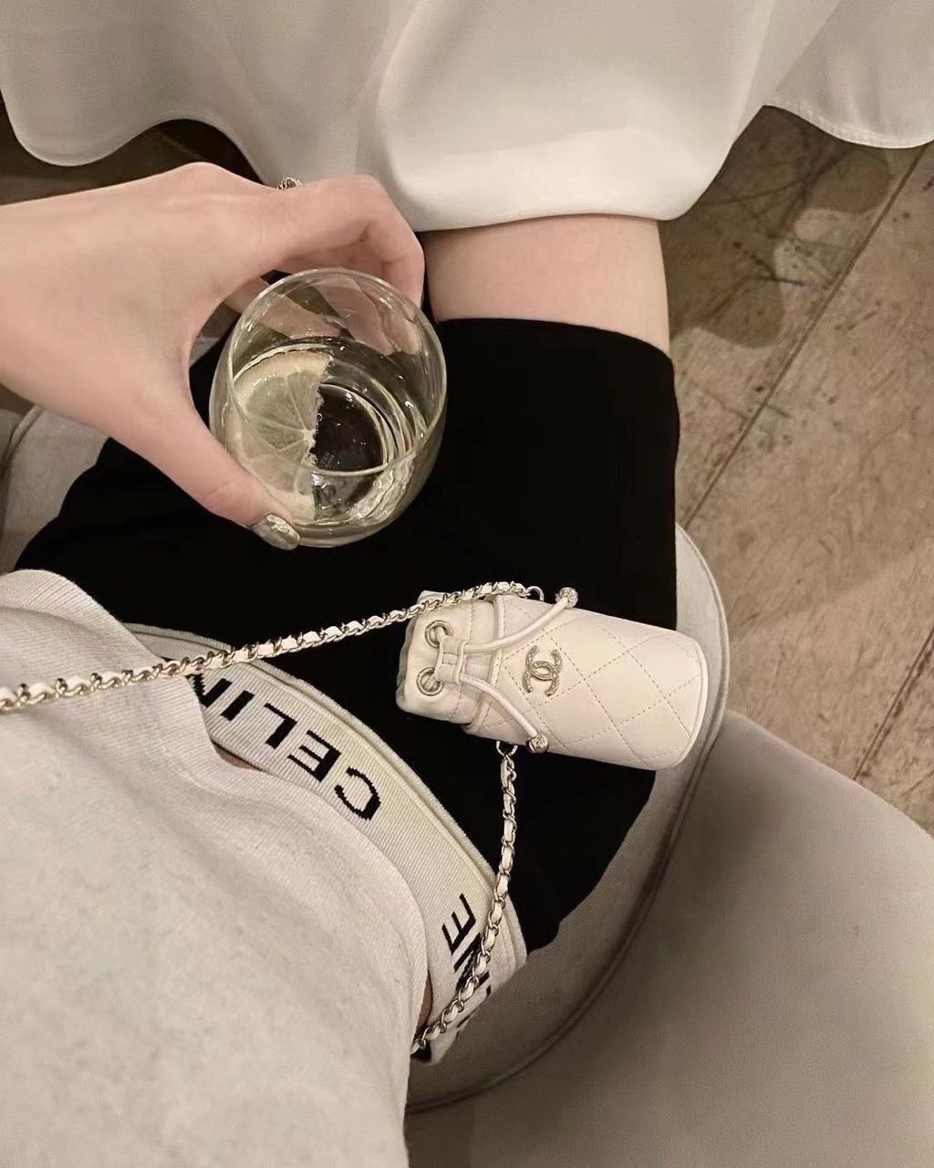 N级 Chanel 香奈儿 21早秋新款 mini口红包 白色 绝版喽
保存品 未使用过