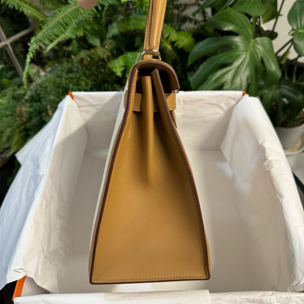 N级 爱马仕 Hermes kelly28 帆布拼Swift皮 饼干色 银扣 Z刻 配件盒子尘袋  肩带 钥匙锁 复印票
价格温柔 缩略图
