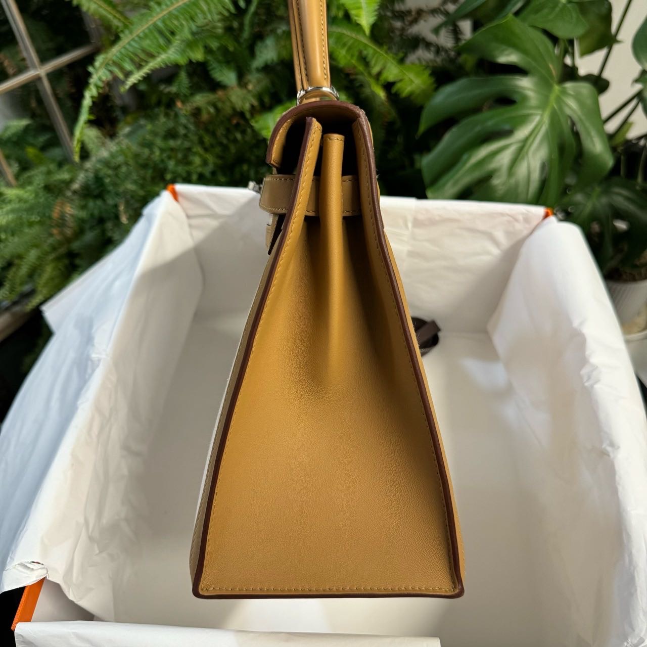 N级 爱马仕 Hermes kelly28 帆布拼Swift皮 饼干色 银扣 Z刻 配件盒子尘袋  肩带 钥匙锁 复印票
价格温柔 缩略图