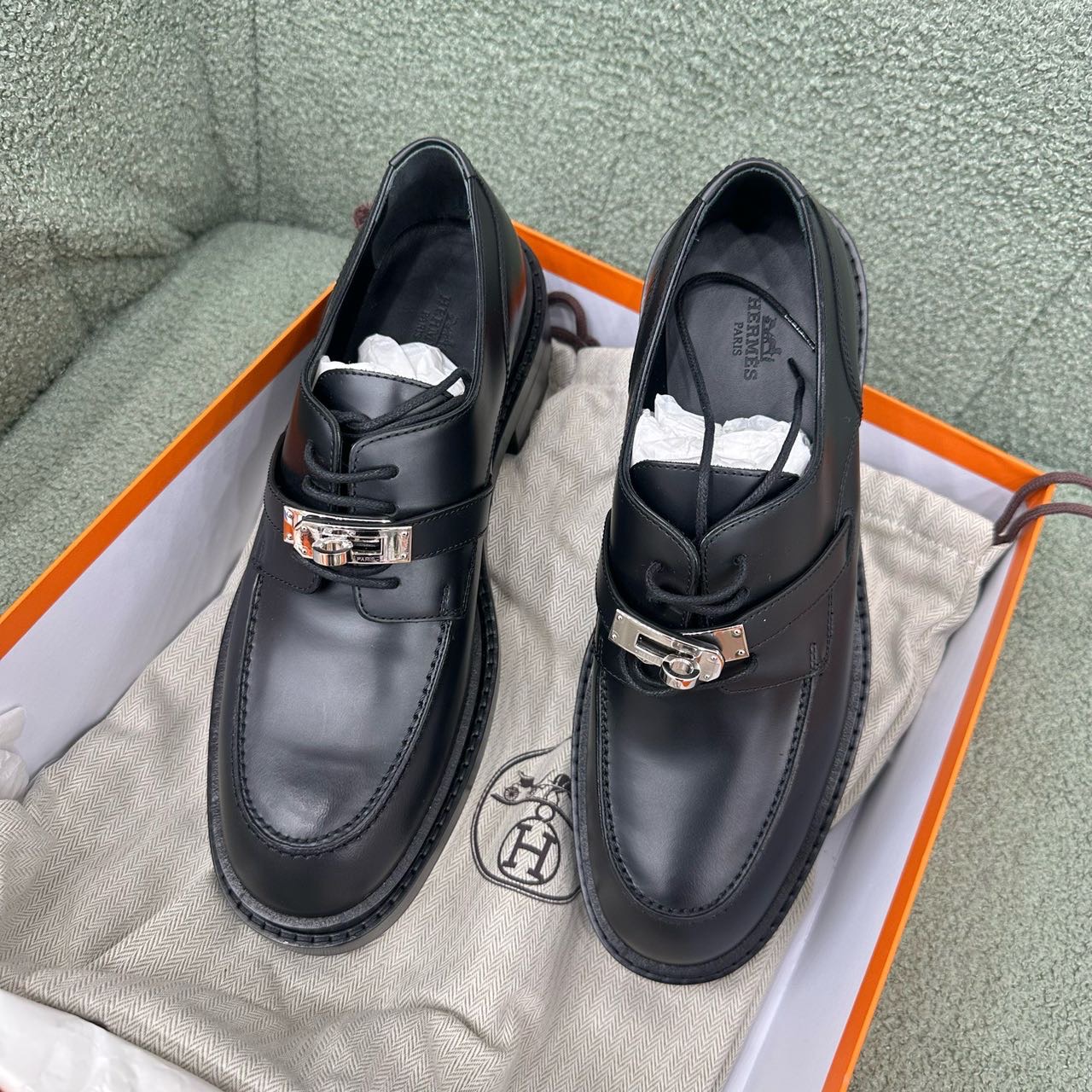 Hermes 黑银Kelly扣皮鞋 39码 带盒子尘袋