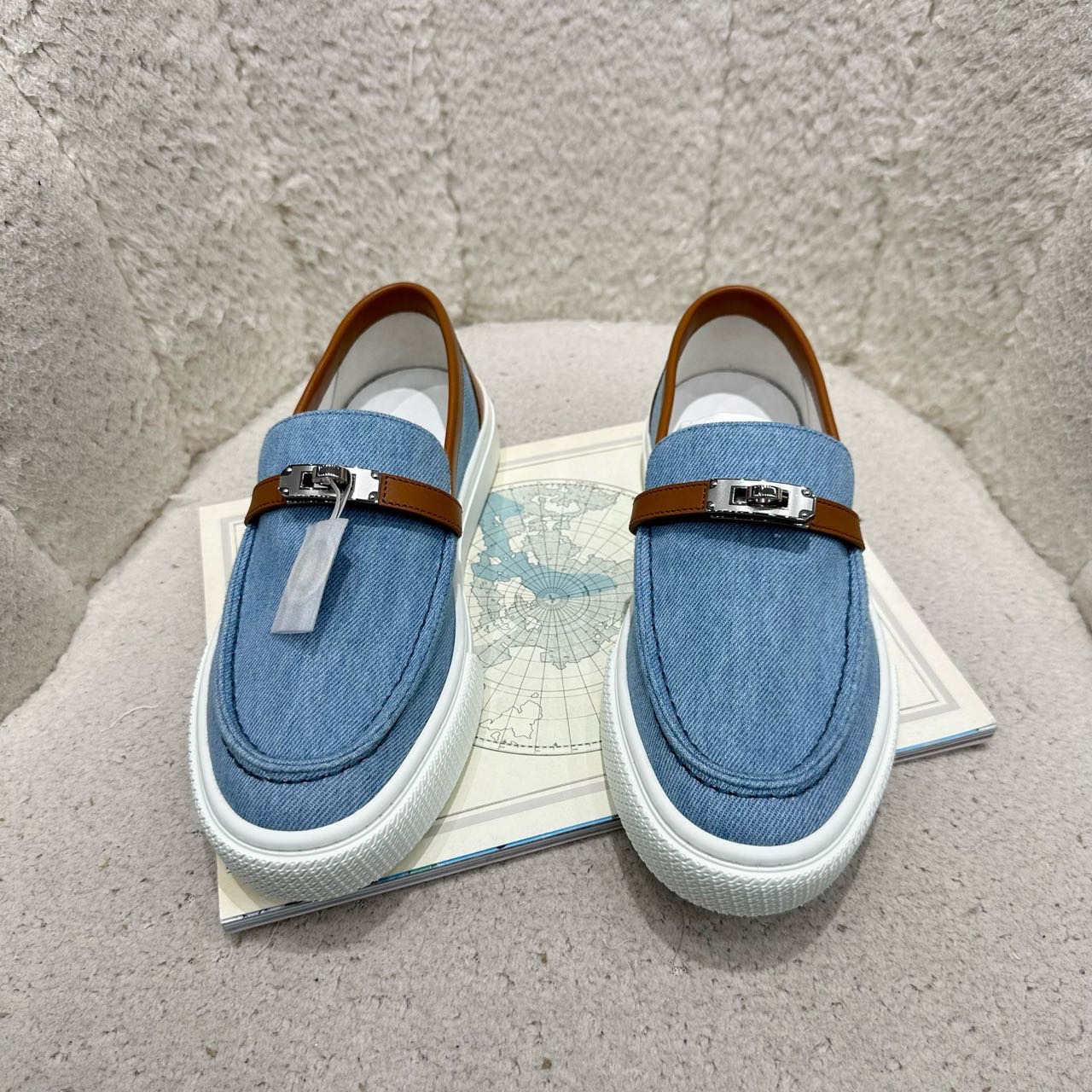 Hermes 牛仔拼皮Kelly扣平底休闲鞋 39码 带尘袋