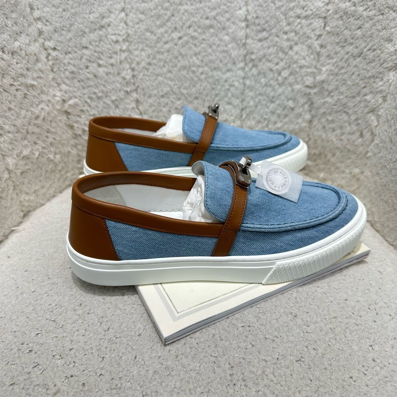 Hermes 牛仔拼皮Kelly扣平底休闲鞋 39码 带尘袋 缩略图