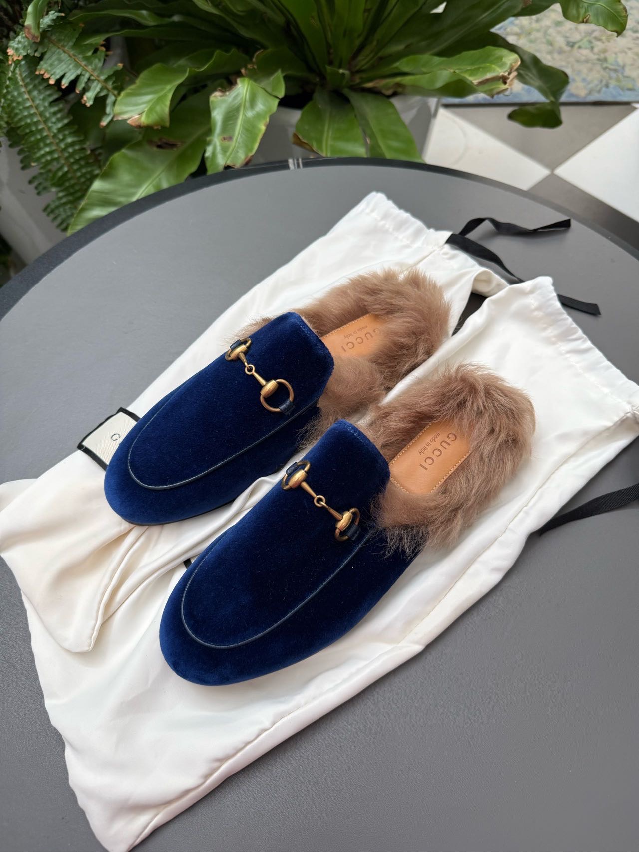 Gucci 皇家蓝毛拖鞋 36码