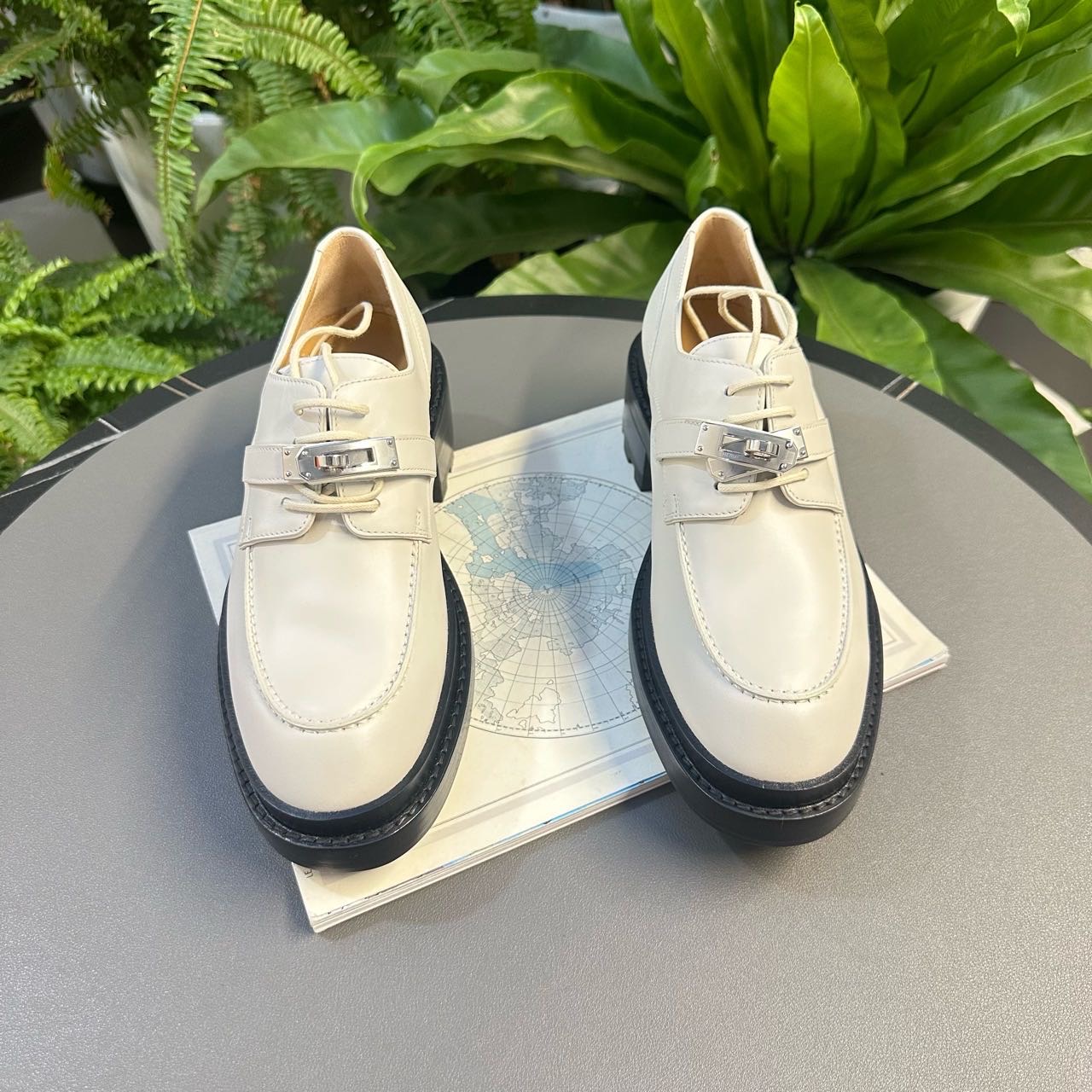 Hermes Kelly扣休闲皮鞋 37码 带盒子尘袋备用鞋带