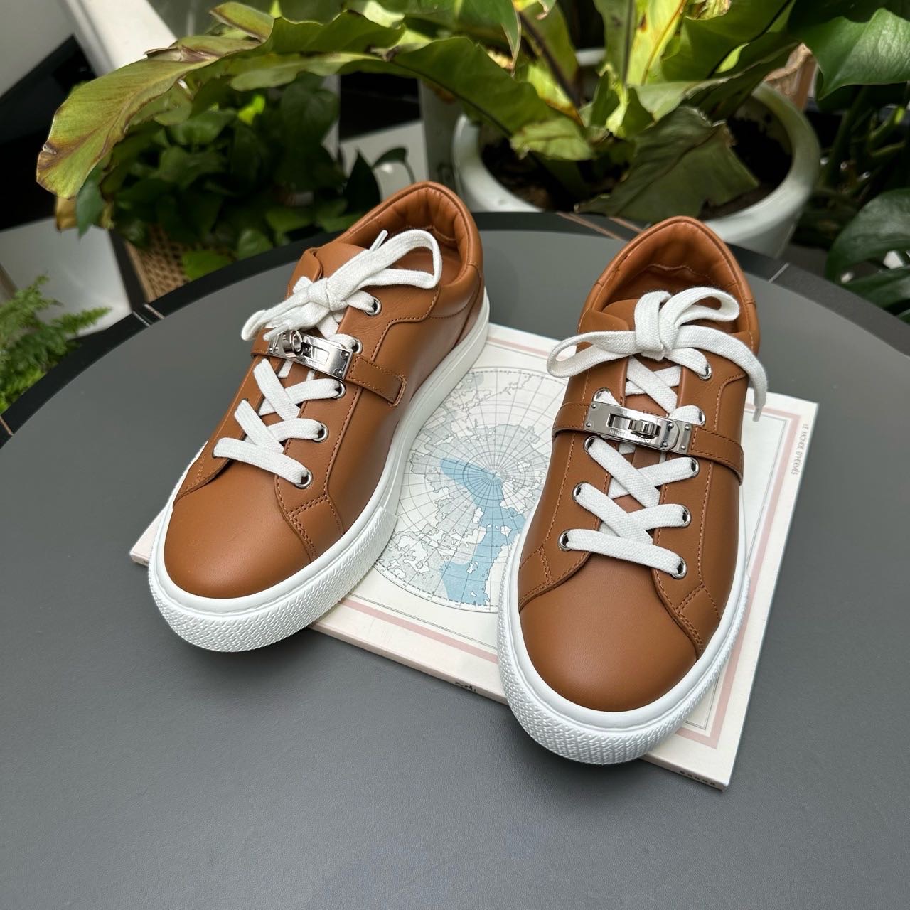 Hermes 金棕色Kelly扣休闲运动鞋 37码 带盒子尘袋 原价12500