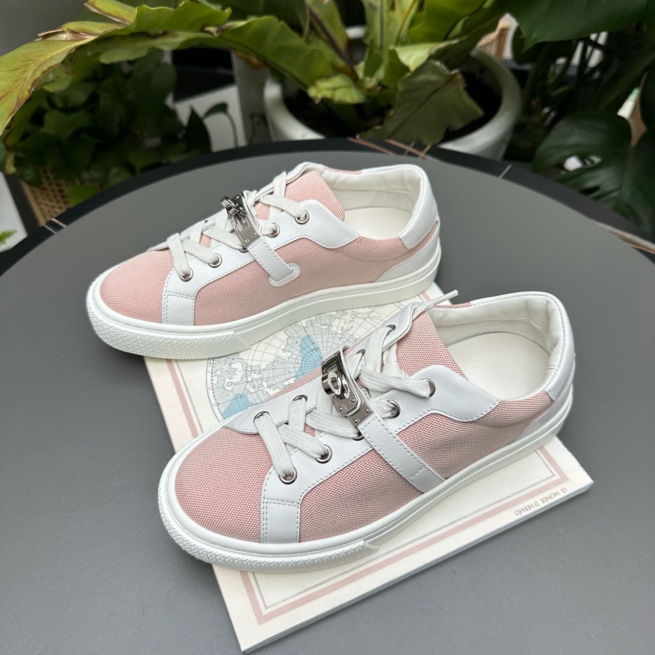 Hermes 帆布拼皮Kelly扣休闲运动鞋 35码 带盒子尘袋备用鞋带 原价12000