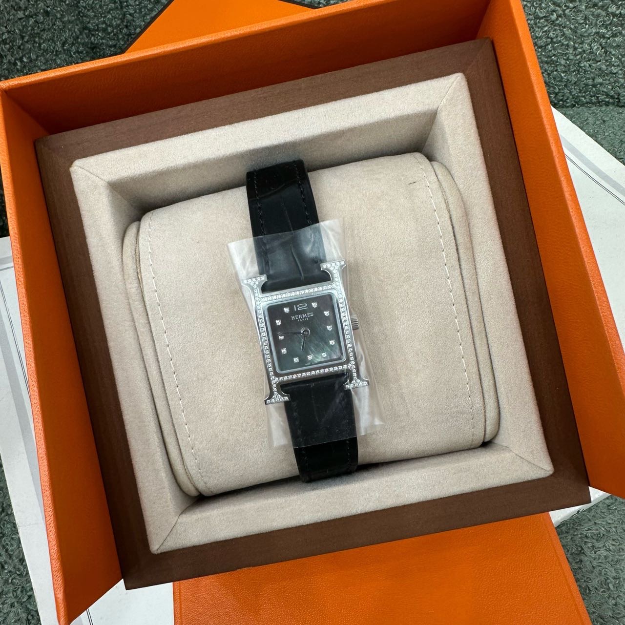 N级 Hermes 黑银鳄鱼皮灰贝母带钻H腕表 21mm 带保卡证书