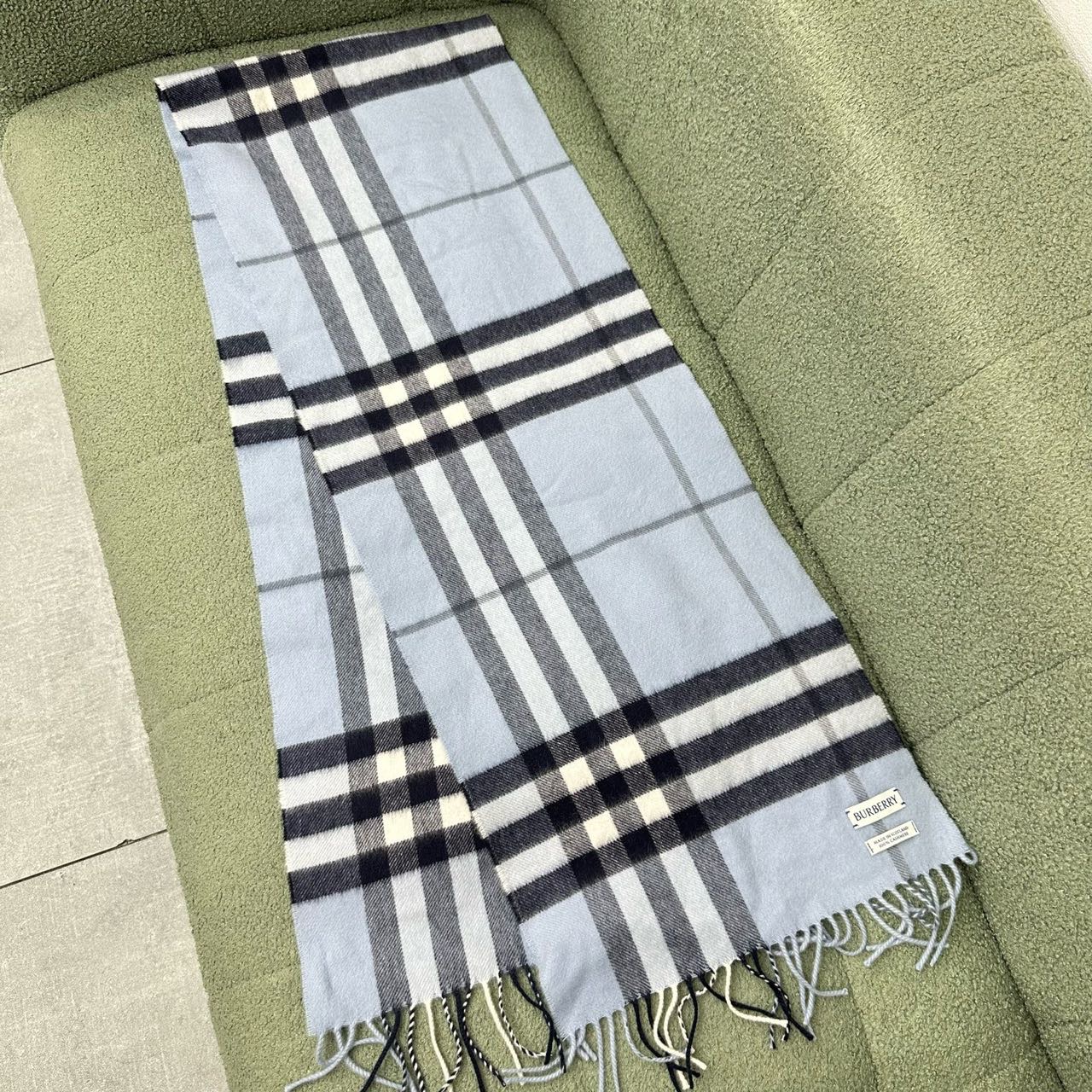 A级 Burberry 羊绒围巾 30*166cm