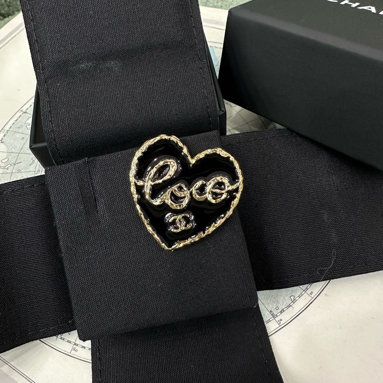 A级 Chanel 24P爱心胸针 带盒子
