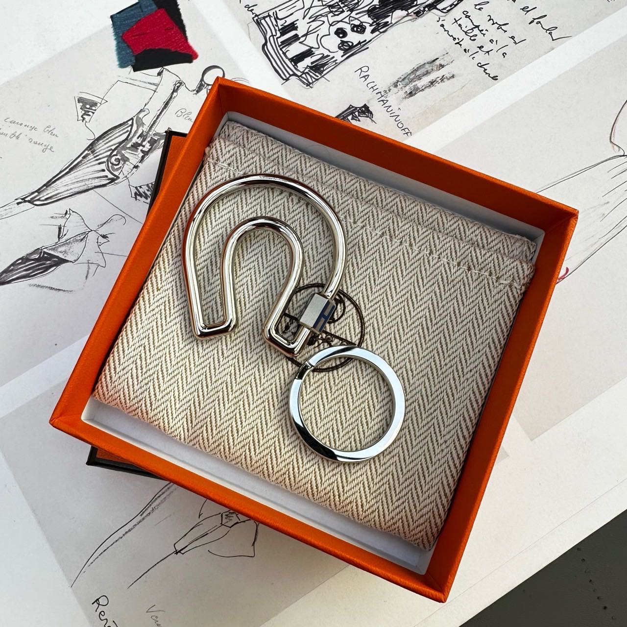 N级 Hermes 马蹄钥匙扣 带盒子尘袋