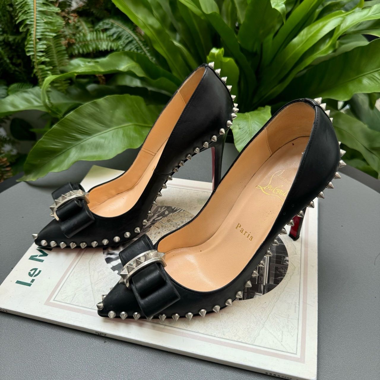 A级 Christian Louboutin 珠钉红底高跟鞋 跟高9cm 36码 缩略图