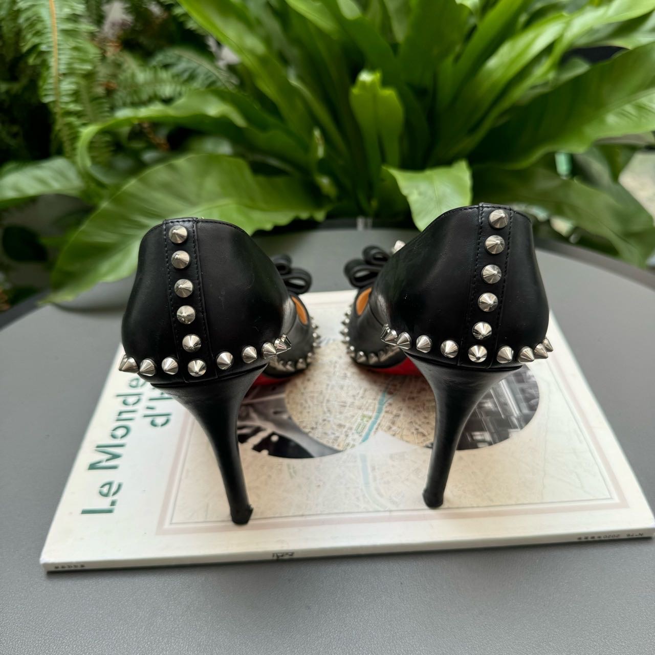 A级 Christian Louboutin 珠钉红底高跟鞋 跟高9cm 36码 缩略图