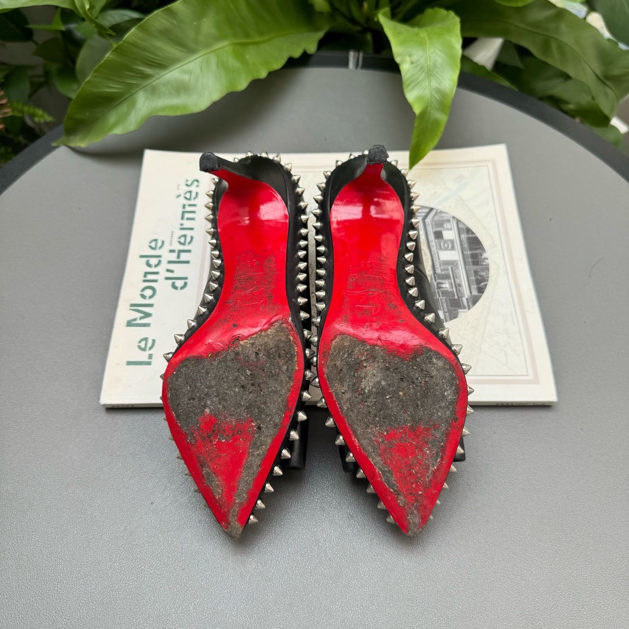 A级 Christian Louboutin 珠钉红底高跟鞋 跟高9cm 36码 缩略图
