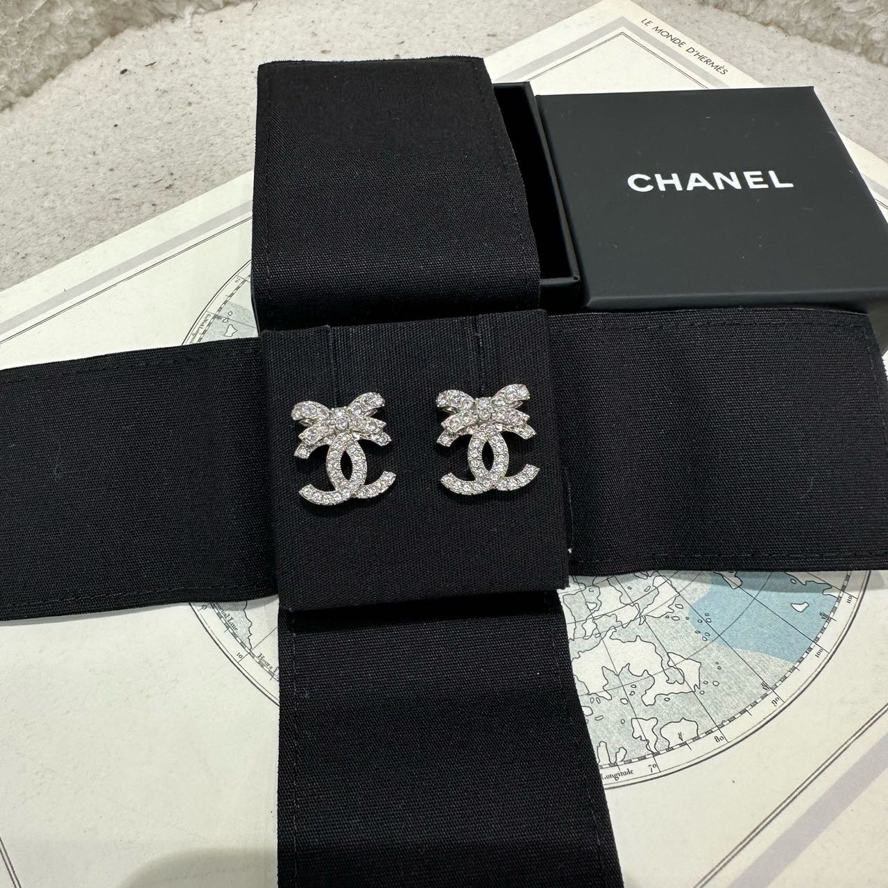 N级 Chanel 24V蝴蝶结双C水钻耳钉 带盒子