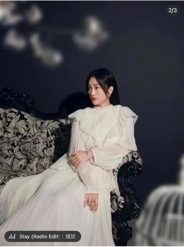 N级 Chloe   100%羊毛米色薄纱套装 内里100%蚕丝 38码  上衣➕裙子原价一套四万多  现在一万多出一整套 缩略图