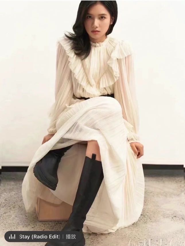 N级 Chloe   100%羊毛米色薄纱套装 内里100%蚕丝 38码  上衣➕裙子原价一套四万多  现在一万多出一整套 缩略图