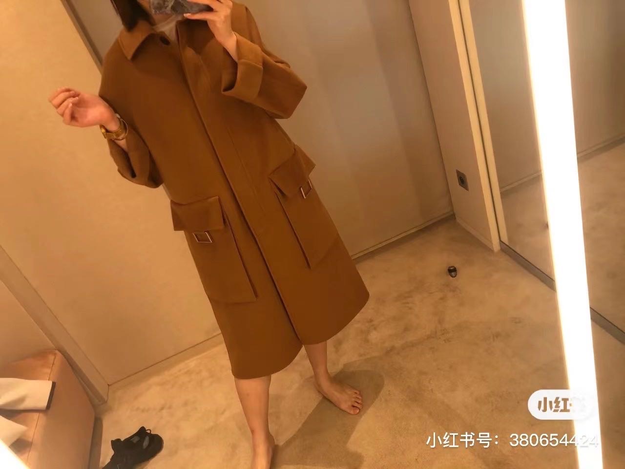 N级 Hermes 新款女士羊绒大衣 金棕色 34码  太好看了，专柜原价6W+ 我这儿骨折半价不到
衣长112cm  袖长62cm   胸围52×2  肩宽 50 缩略图