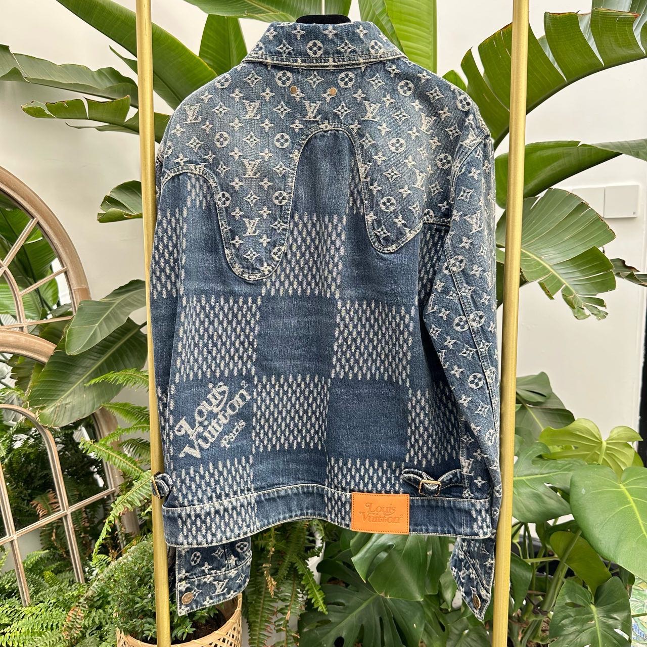 A级 LV  牛仔外套 45码
衣长60✖️胸围50*2✖️肩宽45 4号 缩略图