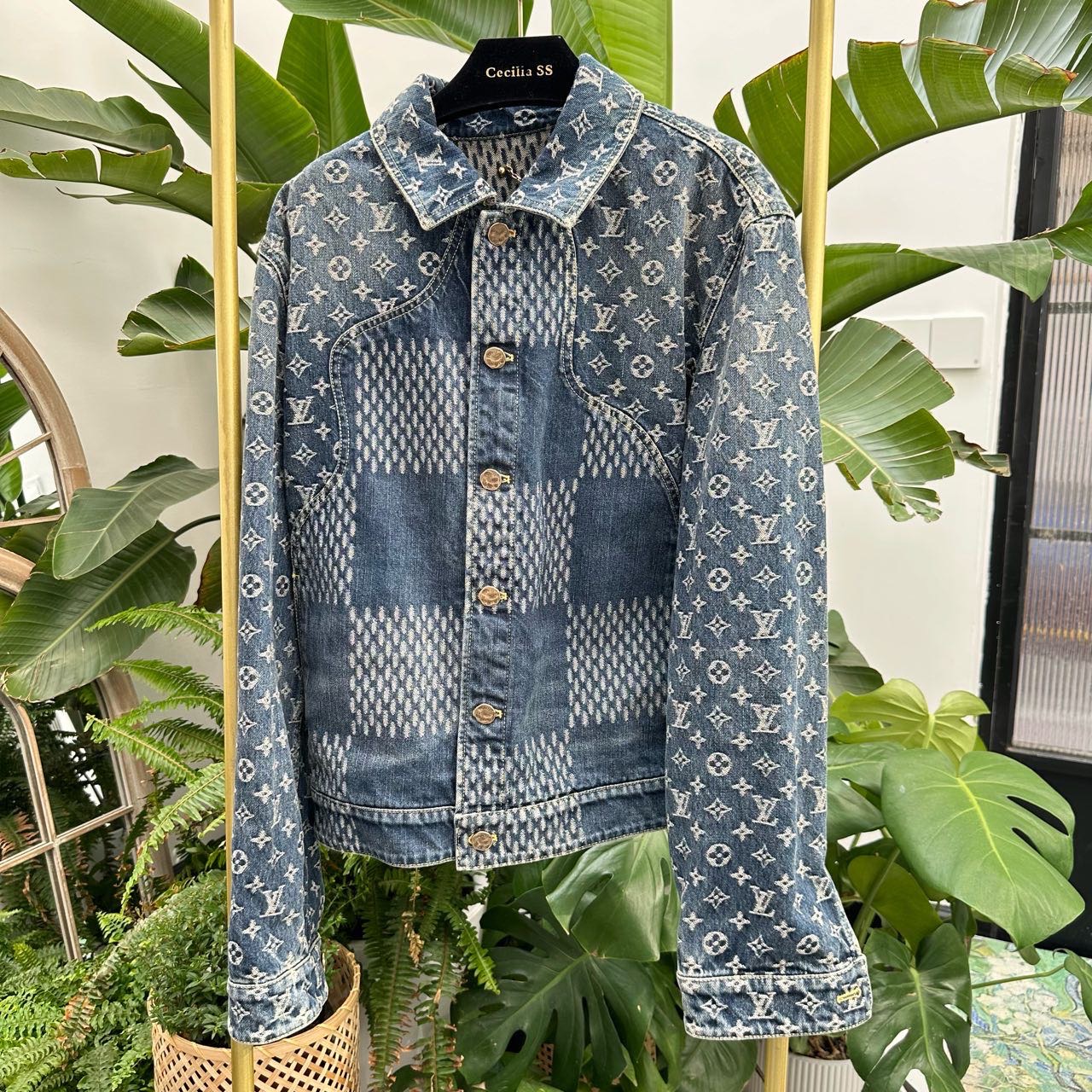 A级 LV  牛仔外套 45码
衣长60✖️胸围50*2✖️肩宽45 4号