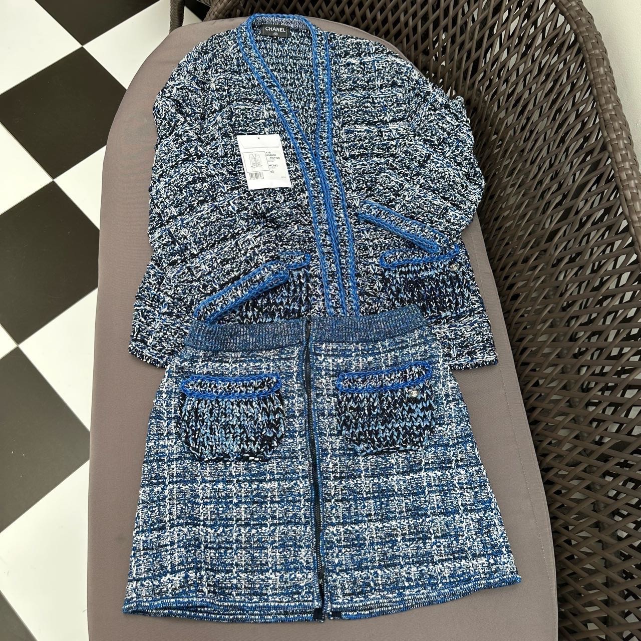 A级 Chanel  17S针织开衫外套裙子套装 40码
17年老佛爷作品