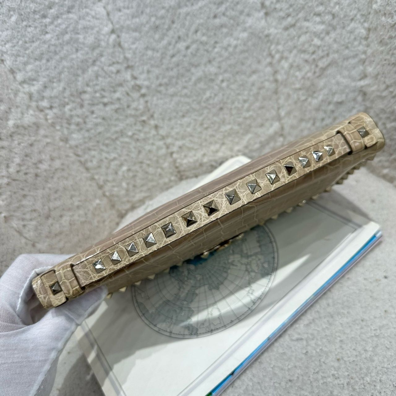 A级 华伦天奴 Valentino鳄鱼皮手提包 缩略图