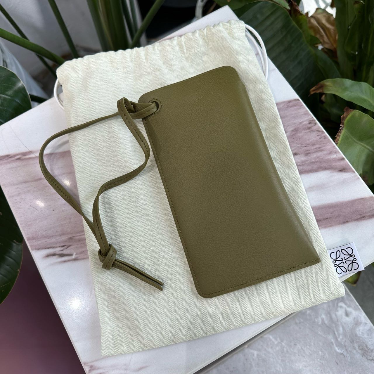 N级 Loewe 罗意威手机包 带尘袋 纸袋 可以送人 缩略图