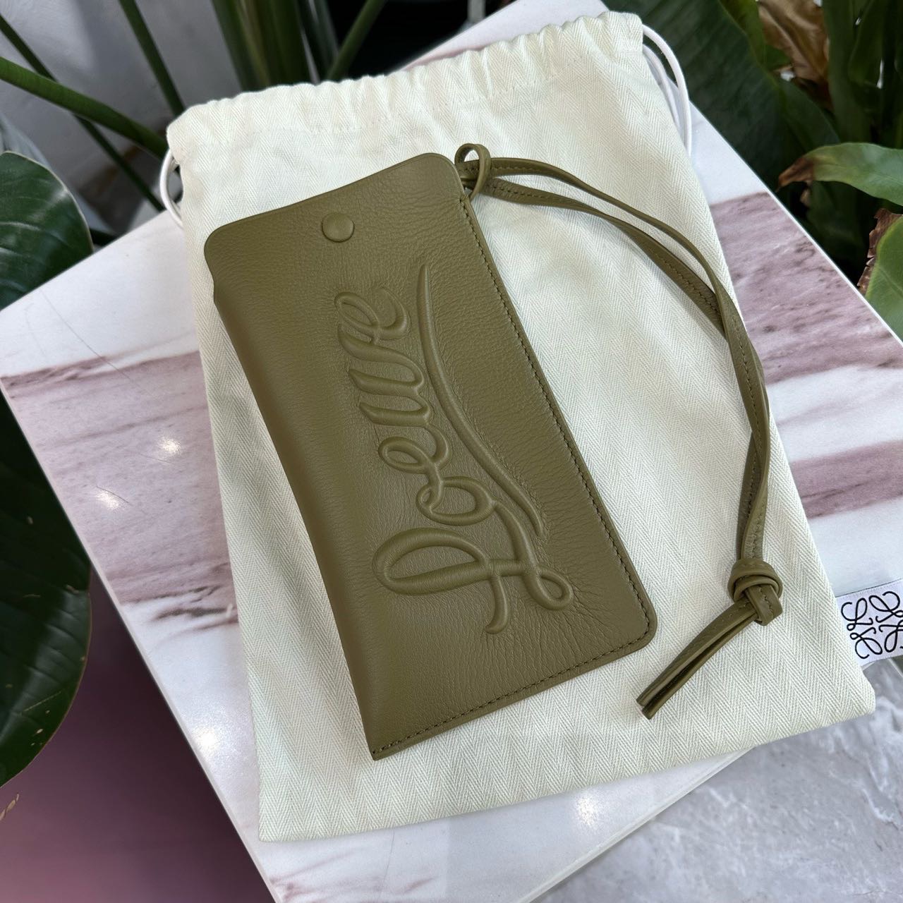 N级 Loewe 罗意威手机包 带尘袋 纸袋 可以送人