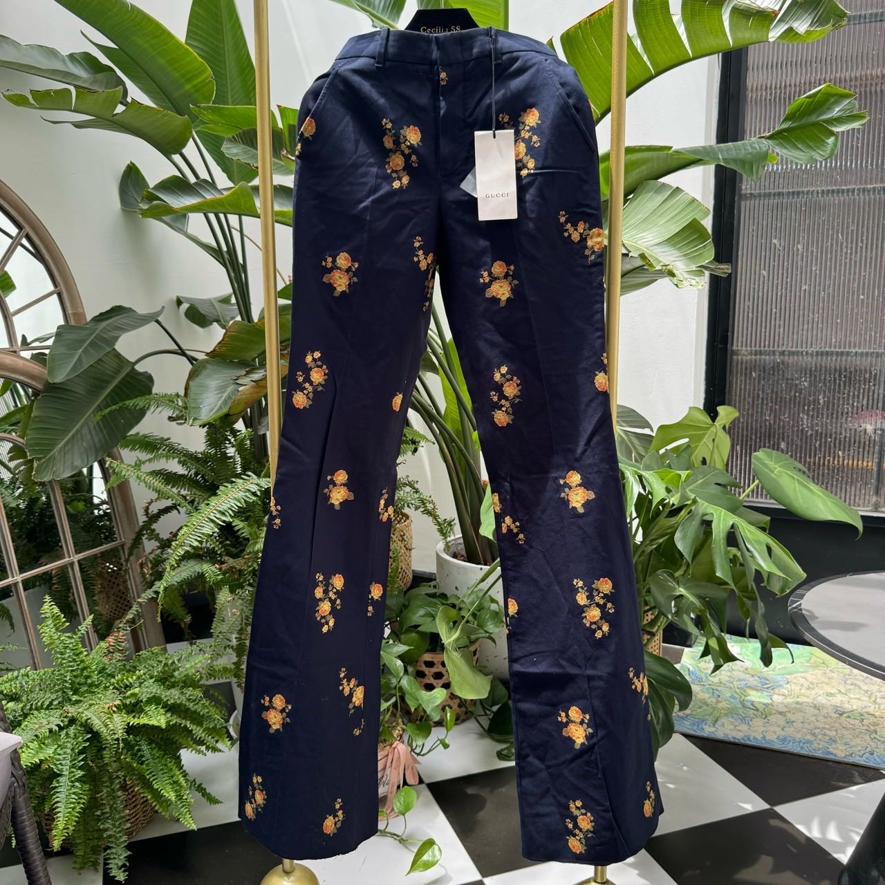 N级 古驰 GUCCI 女士玫瑰绣花长裤 36码
裤长120✖️腰围32*2 3号 缩略图