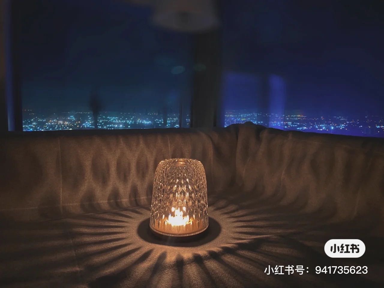 现货  Hermes  水晶灯  水晶烛台  
黑棕色实木底座
小号