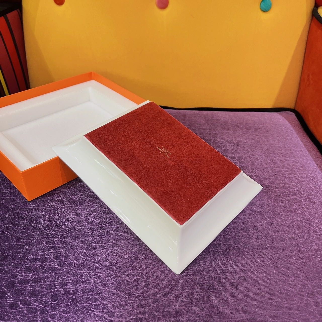 Hermes  爱马仕 限量瓷器置物盘
马具  现货带盒 缩略图