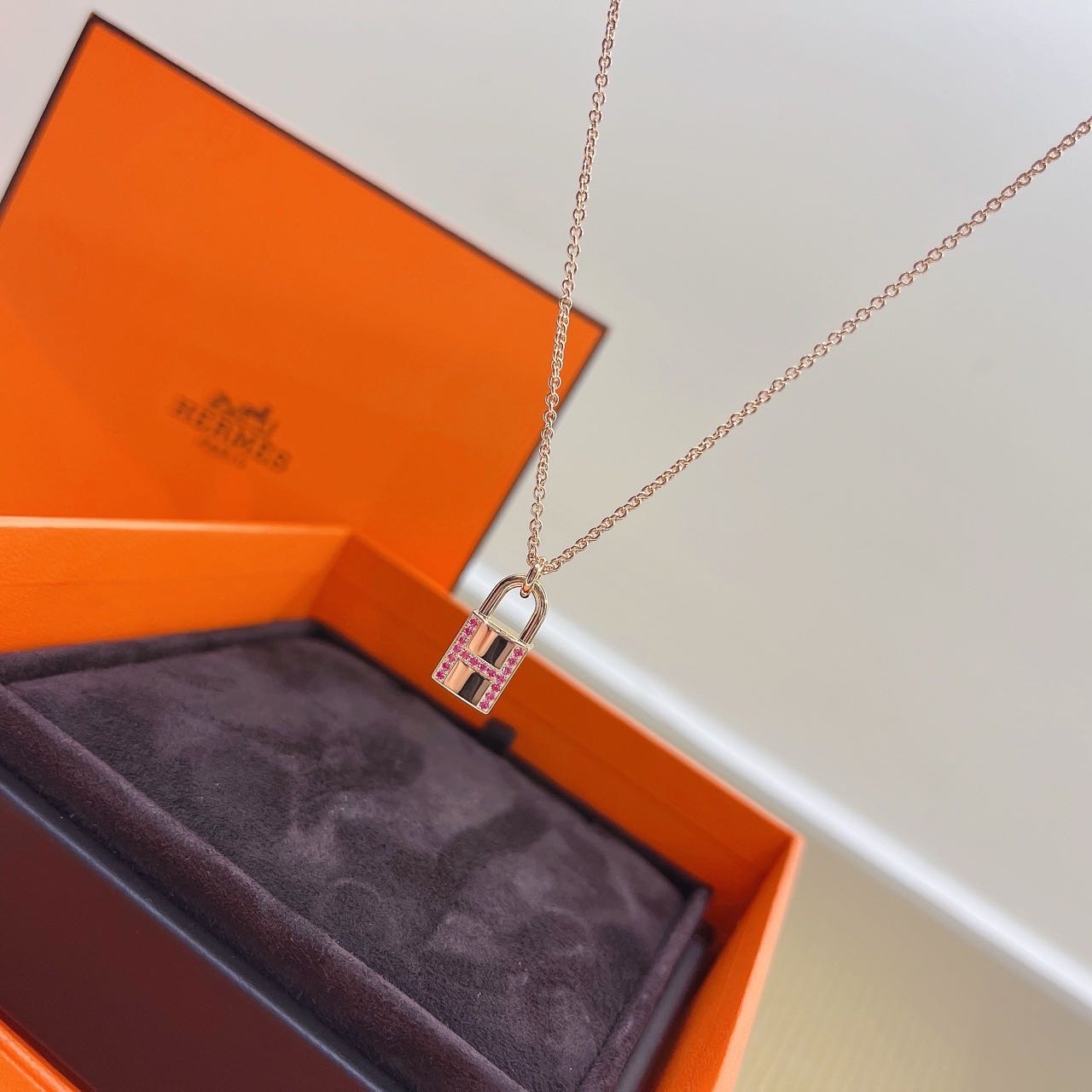 N级 Hermes AU750粉钻H形锁头项链,有证书,配货折扣出 原价四万多